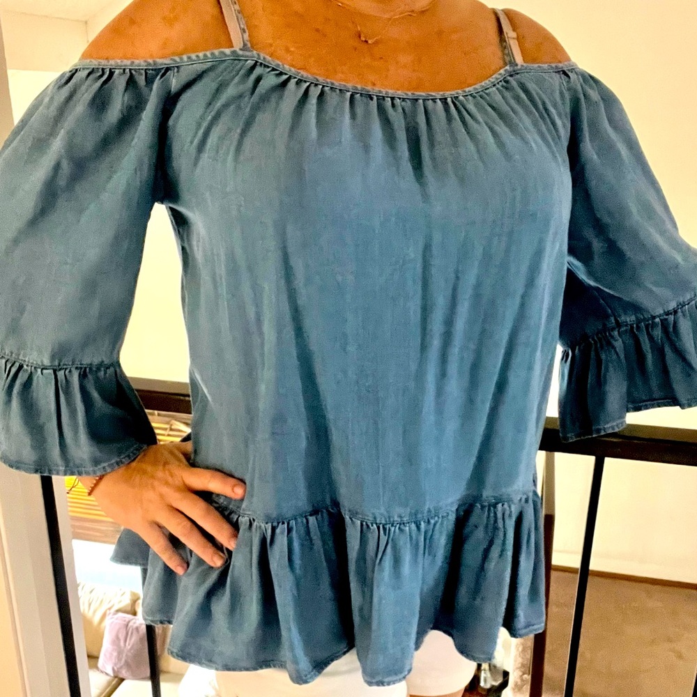 LIKE NEW CONDITION Off-The-Shoulder Denim Peasant Top.